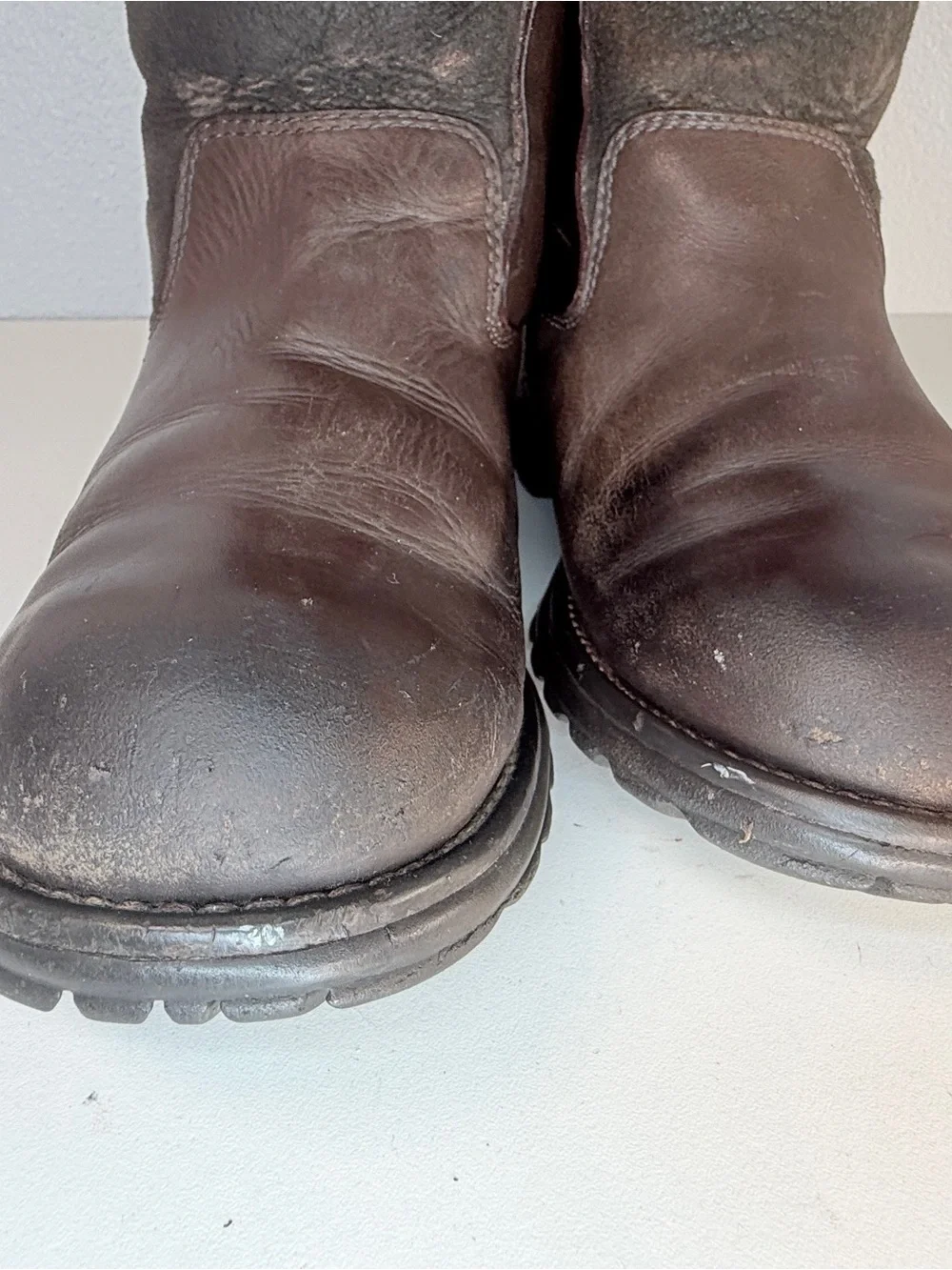 UGG Australia womens Sheepskin Lined Brown Leather Winter  display picture 2